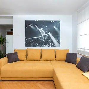 Black Queen Apartament Pula